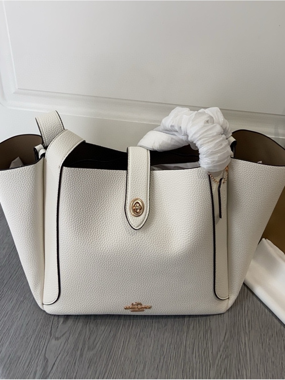 Coach Cream Pebbled Leather Shoulder Tote with Gold Hardware - Picture 7 of 9